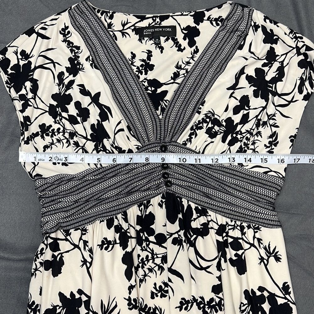 Jones New York Ivory & Black Ruched V-Neck Sleeveless Floral Midi Dress Size 10 - Picture 3 of 6